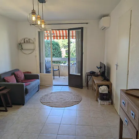 Superbe T2 A 3mn A Pied De La De Cap Long Apartament Saint-Raphaël