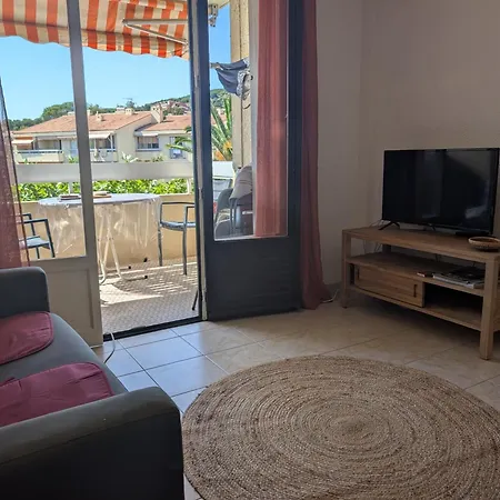 Superbe T2 A 3mn A Pied De La De Cap Long Apartament Saint-Raphaël