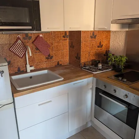 Superbe T2 A 3mn A Pied De La De Cap Long