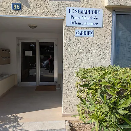 Superbe T2 A 3mn A Pied De La De Cap Long Saint-Raphaël